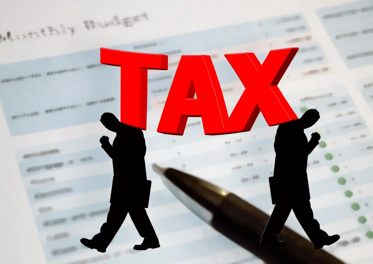 How a Personal Tax Accountant Can Help You Save Time and Money - Tax services blog post by Invisor CPA, Canadian tax accountants